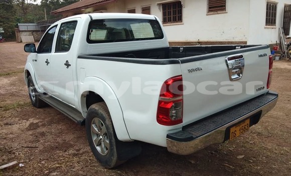 Buy Used Toyota Hilux White Car in Vientiane in Vientiane Province Buy Used Toyota Hilux White Car in Vientiane in Vientiane Province