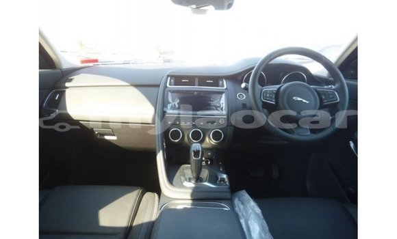 Acheter Import Voiture Jaguar E-Pace Rouge à Import - Dubai, Attapeu Province Acheter Import Voiture Jaguar E-Pace Rouge à Import - Dubai, Attapeu Province