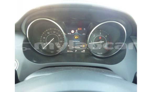 Acheter Import Voiture Jaguar E-Pace Rouge à Import - Dubai, Attapeu Province Acheter Import Voiture Jaguar E-Pace Rouge à Import - Dubai, Attapeu Province