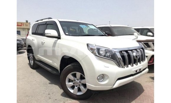 ຊື້ ການ ນຳ ເຂົ້າ Toyota Prado White ລົດ ໃນ Import - Dubai ໃນ Attapeu Province