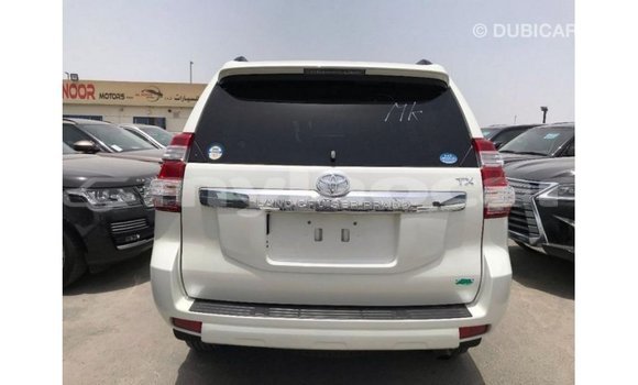 Acheter Import Voiture Toyota Prado Blanc à Import - Dubai, Attapeu Province Acheter Import Voiture Toyota Prado Blanc à Import - Dubai, Attapeu Province