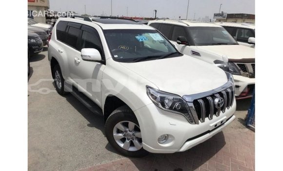 Acheter Import Voiture Toyota Prado Blanc à Import - Dubai, Attapeu Province Acheter Import Voiture Toyota Prado Blanc à Import - Dubai, Attapeu Province