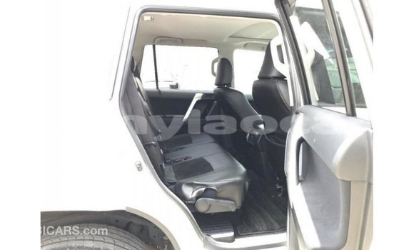 Acheter Import Voiture Toyota Prado Blanc à Import - Dubai, Attapeu Province Acheter Import Voiture Toyota Prado Blanc à Import - Dubai, Attapeu Province