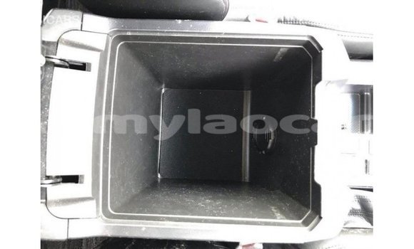 Acheter Import Voiture Toyota Prado Blanc à Import - Dubai, Attapeu Province Acheter Import Voiture Toyota Prado Blanc à Import - Dubai, Attapeu Province