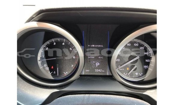 Acheter Import Voiture Toyota Prado Blanc à Import - Dubai, Attapeu Province Acheter Import Voiture Toyota Prado Blanc à Import - Dubai, Attapeu Province