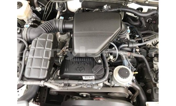 Acheter Import Voiture Toyota Prado Blanc à Import - Dubai, Attapeu Province Acheter Import Voiture Toyota Prado Blanc à Import - Dubai, Attapeu Province