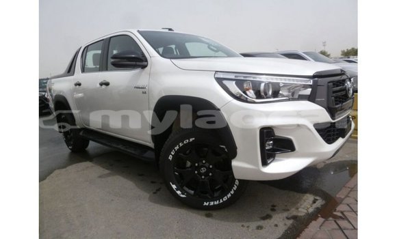 Buy Import Toyota Hilux White Car in Import - Dubai in Attapeu Province