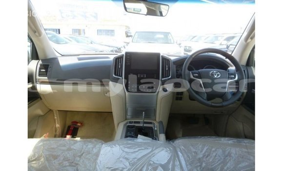 Buy Import Toyota Land Cruiser White Car in Import - Dubai in Attapeu Province Buy Import Toyota Land Cruiser White Car in Import - Dubai in Attapeu Province