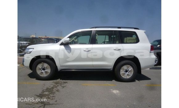 Buy Import Toyota Land Cruiser White Car in Import - Dubai in Attapeu Province Buy Import Toyota Land Cruiser White Car in Import - Dubai in Attapeu Province