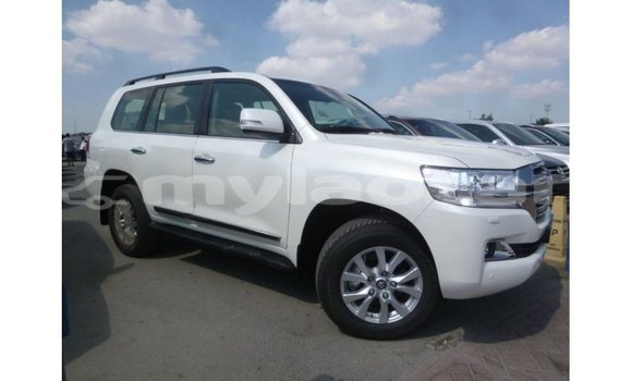 Buy Import Toyota Land Cruiser White Car in Import - Dubai in Attapeu Province