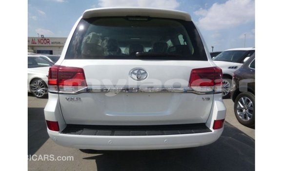 Acheter Import Voiture Toyota Land Cruiser Blanc à Import - Dubai, Attapeu Province Acheter Import Voiture Toyota Land Cruiser Blanc à Import - Dubai, Attapeu Province