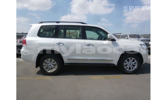 Acheter Import Voiture Toyota Land Cruiser Blanc à Import - Dubai, Attapeu Province Acheter Import Voiture Toyota Land Cruiser Blanc à Import - Dubai, Attapeu Province