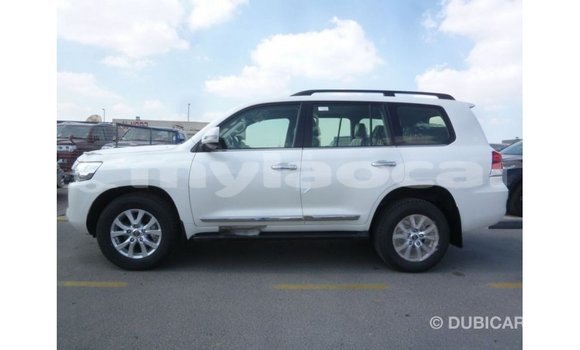 Acheter Import Voiture Toyota Land Cruiser Blanc à Import - Dubai, Attapeu Province Acheter Import Voiture Toyota Land Cruiser Blanc à Import - Dubai, Attapeu Province