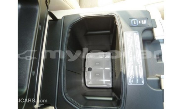 Acheter Import Voiture Toyota Land Cruiser Noir à Import - Dubai, Attapeu Province Acheter Import Voiture Toyota Land Cruiser Noir à Import - Dubai, Attapeu Province
