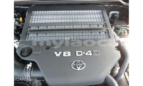 Acheter Import Voiture Toyota Land Cruiser Noir à Import - Dubai, Attapeu Province Acheter Import Voiture Toyota Land Cruiser Noir à Import - Dubai, Attapeu Province