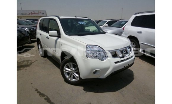 Buy Import Nissan Evalia White Truck in Import - Dubai in Attapeu Province