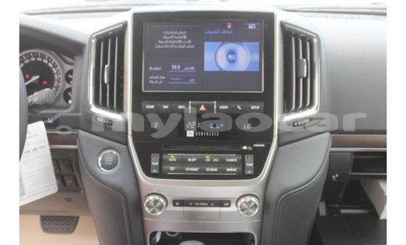 Buy Import Toyota Land Cruiser White Car in Import - Dubai in Attapeu Province Buy Import Toyota Land Cruiser White Car in Import - Dubai in Attapeu Province
