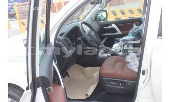 Buy Import Toyota Land Cruiser White Car in Import - Dubai in Attapeu Province Buy Import Toyota Land Cruiser White Car in Import - Dubai in Attapeu Province