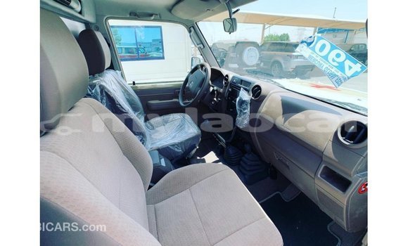 Buy Import Toyota Land Cruiser Beige Car in Import - Dubai in Attapeu Province Buy Import Toyota Land Cruiser Beige Car in Import - Dubai in Attapeu Province