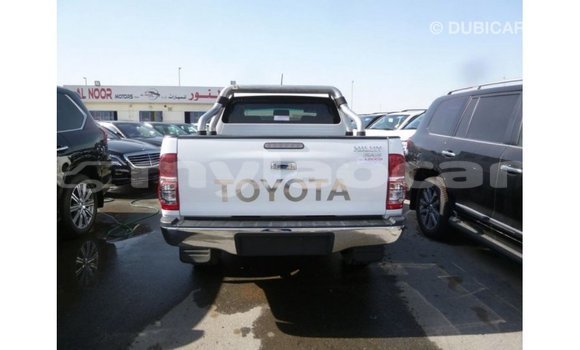 Acheter Import Voiture Toyota Hilux Blanc à Import - Dubai, Attapeu Province Acheter Import Voiture Toyota Hilux Blanc à Import - Dubai, Attapeu Province