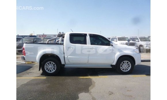 Acheter Import Voiture Toyota Hilux Blanc à Import - Dubai, Attapeu Province Acheter Import Voiture Toyota Hilux Blanc à Import - Dubai, Attapeu Province