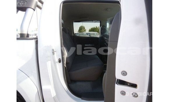 Acheter Import Voiture Toyota Hilux Blanc à Import - Dubai, Attapeu Province Acheter Import Voiture Toyota Hilux Blanc à Import - Dubai, Attapeu Province