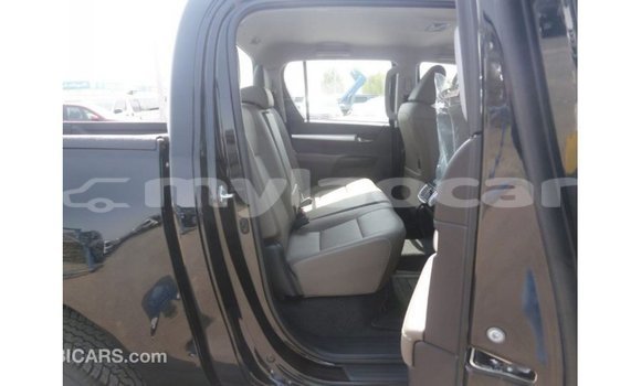 Acheter Import Voiture Toyota Hilux Noir à Import - Dubai, Attapeu Province Acheter Import Voiture Toyota Hilux Noir à Import - Dubai, Attapeu Province