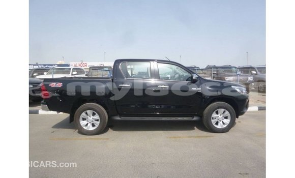 Acheter Import Voiture Toyota Hilux Noir à Import - Dubai, Attapeu Province Acheter Import Voiture Toyota Hilux Noir à Import - Dubai, Attapeu Province