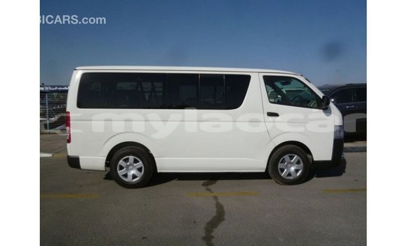 Acheter Import Voiture Toyota Hiace Blanc à Import - Dubai, Attapeu Province Acheter Import Voiture Toyota Hiace Blanc à Import - Dubai, Attapeu Province