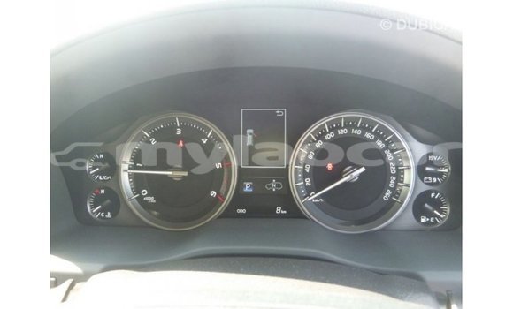 Acheter Import Voiture Toyota Land Cruiser Rouge à Import - Dubai, Attapeu Province Acheter Import Voiture Toyota Land Cruiser Rouge à Import - Dubai, Attapeu Province