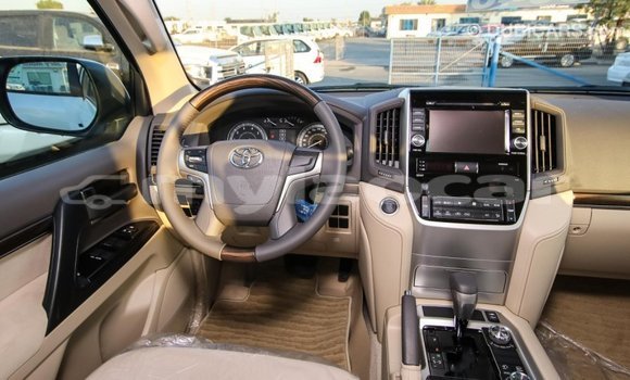 Buy Import Toyota Land Cruiser White Car in Import - Dubai in Attapeu Province Buy Import Toyota Land Cruiser White Car in Import - Dubai in Attapeu Province