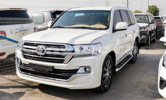 Acheter Import Voiture Toyota Land Cruiser Blanc à Import - Dubai, Attapeu Province Acheter Import Voiture Toyota Land Cruiser Blanc à Import - Dubai, Attapeu Province