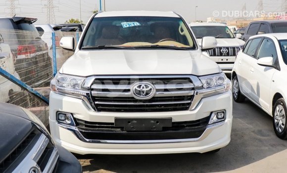 Acheter Import Voiture Toyota Land Cruiser Blanc à Import - Dubai, Attapeu Province Acheter Import Voiture Toyota Land Cruiser Blanc à Import - Dubai, Attapeu Province
