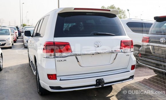 Acheter Import Voiture Toyota Land Cruiser Blanc à Import - Dubai, Attapeu Province Acheter Import Voiture Toyota Land Cruiser Blanc à Import - Dubai, Attapeu Province
