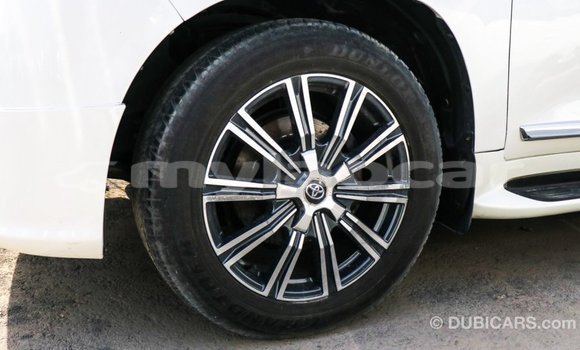 Acheter Import Voiture Toyota Land Cruiser Blanc à Import - Dubai, Attapeu Province Acheter Import Voiture Toyota Land Cruiser Blanc à Import - Dubai, Attapeu Province