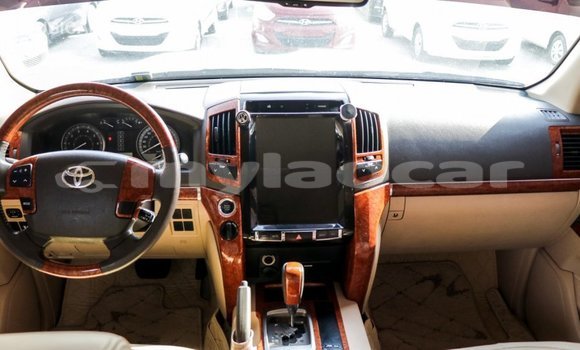 Buy Import Toyota Land Cruiser White Car in Import - Dubai in Attapeu Province Buy Import Toyota Land Cruiser White Car in Import - Dubai in Attapeu Province