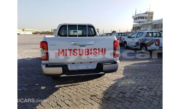 Buy Import Mitsubishi L200 White Car in Import - Dubai in Attapeu Province Buy Import Mitsubishi L200 White Car in Import - Dubai in Attapeu Province