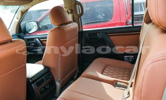 Buy Import Toyota Land Cruiser White Car in Import - Dubai in Attapeu Province Buy Import Toyota Land Cruiser White Car in Import - Dubai in Attapeu Province
