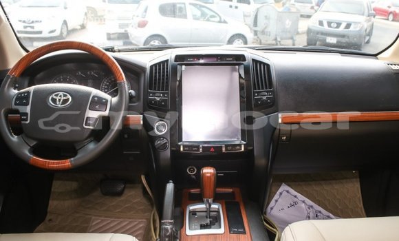 ຊື້ ການ ນຳ ເຂົ້າ Toyota Land Cruiser White ລົດ ໃນ Import - Dubai ໃນ Attapeu Province ຊື້ ການ ນຳ ເຂົ້າ Toyota Land Cruiser White ລົດ ໃນ Import - Dubai ໃນ Attapeu Province