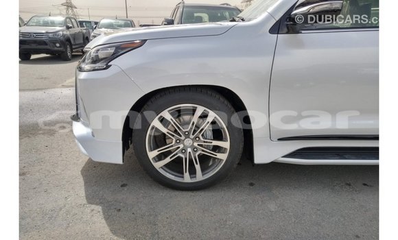Acheter Import Voiture Lexus LX Blanc à Import - Dubai, Attapeu Province Acheter Import Voiture Lexus LX Blanc à Import - Dubai, Attapeu Province
