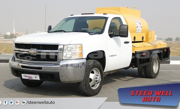 Buy Import Chevrolet Silverado White Car in Import - Dubai in Attapeu Province