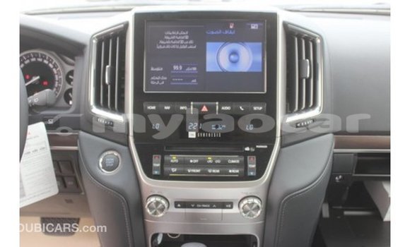 Buy Import Toyota Land Cruiser White Car in Import - Dubai in Attapeu Province Buy Import Toyota Land Cruiser White Car in Import - Dubai in Attapeu Province