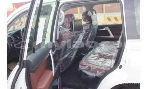 Buy Import Toyota Land Cruiser White Car in Import - Dubai in Attapeu Province Buy Import Toyota Land Cruiser White Car in Import - Dubai in Attapeu Province