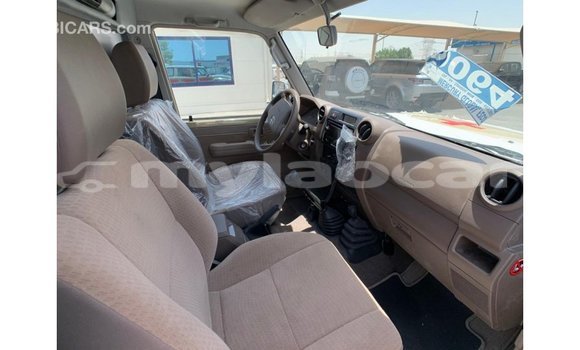 Buy Import Toyota Land Cruiser Beige Car in Import - Dubai in Attapeu Province Buy Import Toyota Land Cruiser Beige Car in Import - Dubai in Attapeu Province
