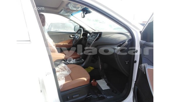 Buy Import Hyundai Santa Fe White Car in Import - Dubai in Attapeu Province Buy Import Hyundai Santa Fe White Car in Import - Dubai in Attapeu Province