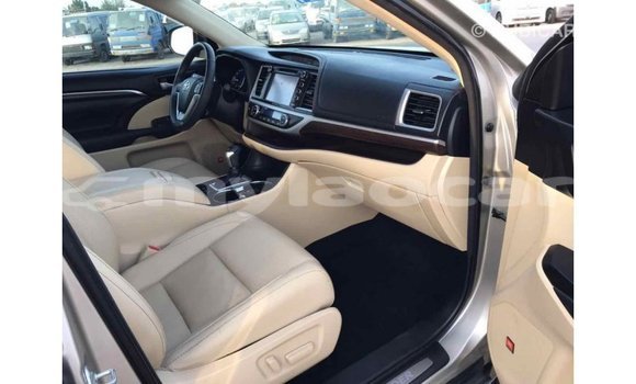 Buy Import Toyota Highlander Beige Car in Import - Dubai in Attapeu Province Buy Import Toyota Highlander Beige Car in Import - Dubai in Attapeu Province