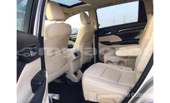 Buy Import Toyota Highlander Beige Car in Import - Dubai in Attapeu Province Buy Import Toyota Highlander Beige Car in Import - Dubai in Attapeu Province