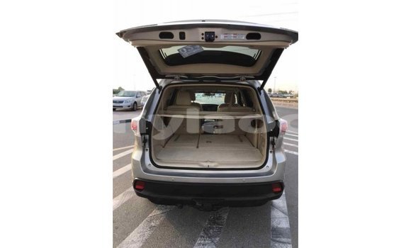Buy Import Toyota Highlander Beige Car in Import - Dubai in Attapeu Province Buy Import Toyota Highlander Beige Car in Import - Dubai in Attapeu Province