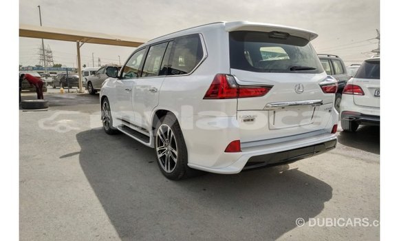 Acheter Import Voiture Lexus LX Blanc à Import - Dubai, Attapeu Province Acheter Import Voiture Lexus LX Blanc à Import - Dubai, Attapeu Province
