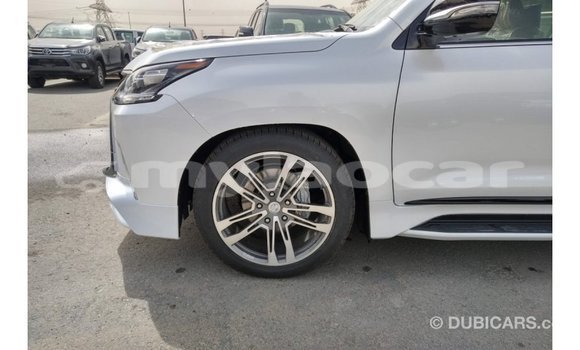 Acheter Import Voiture Lexus LX Blanc à Import - Dubai, Attapeu Province Acheter Import Voiture Lexus LX Blanc à Import - Dubai, Attapeu Province